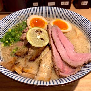 ラム豚骨らーめん(全部のせ)(自家製麺 MENSHO TOKYO)