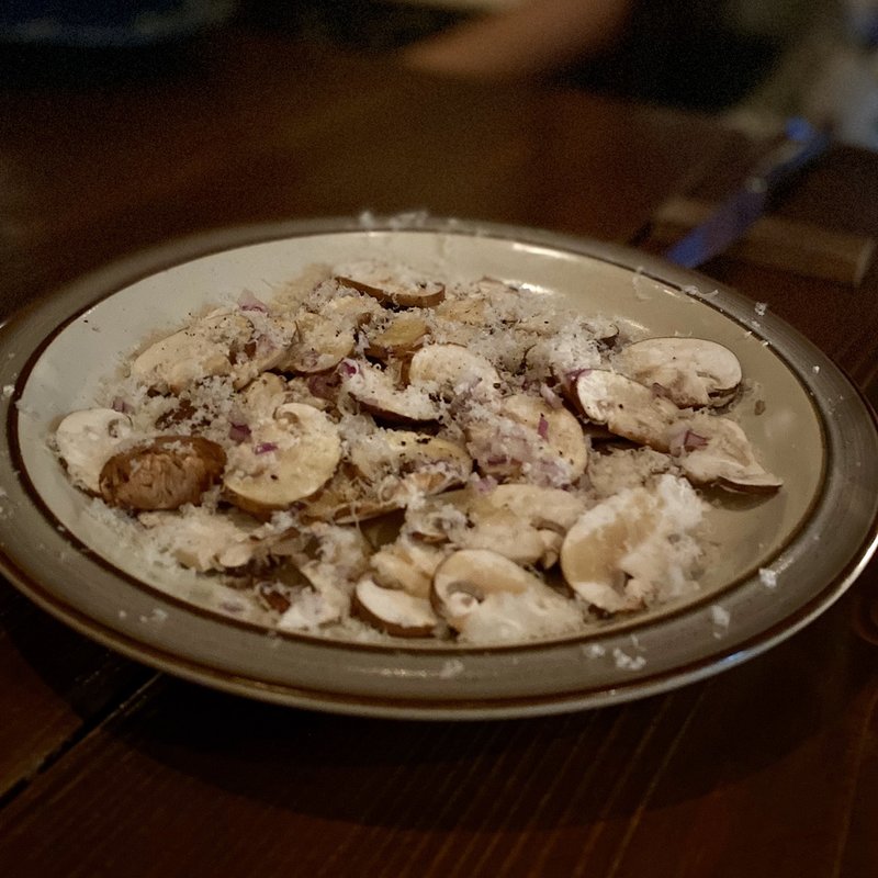 フレッシュマッシュルームのサラダ(Xato burrata ＆ steak)