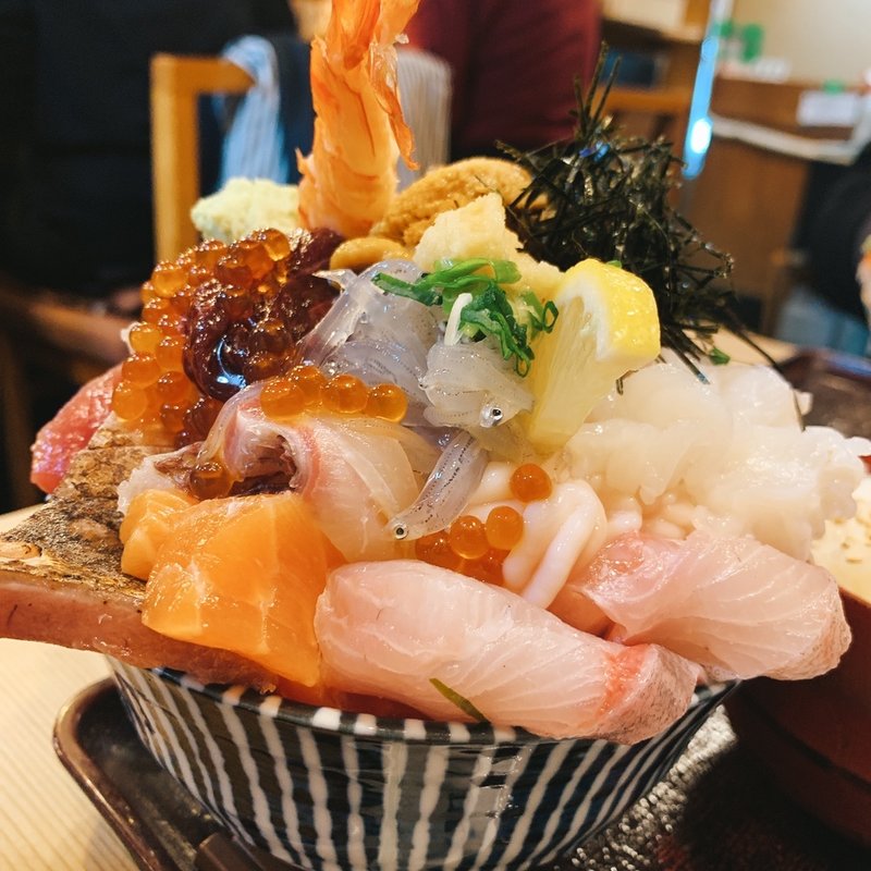 イクラ、ウニ乗せ海鮮丼(鮨 江戸富士)