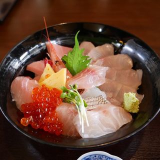 海鮮丼(地魚料理　信 （【旧店名】小磯丸）)