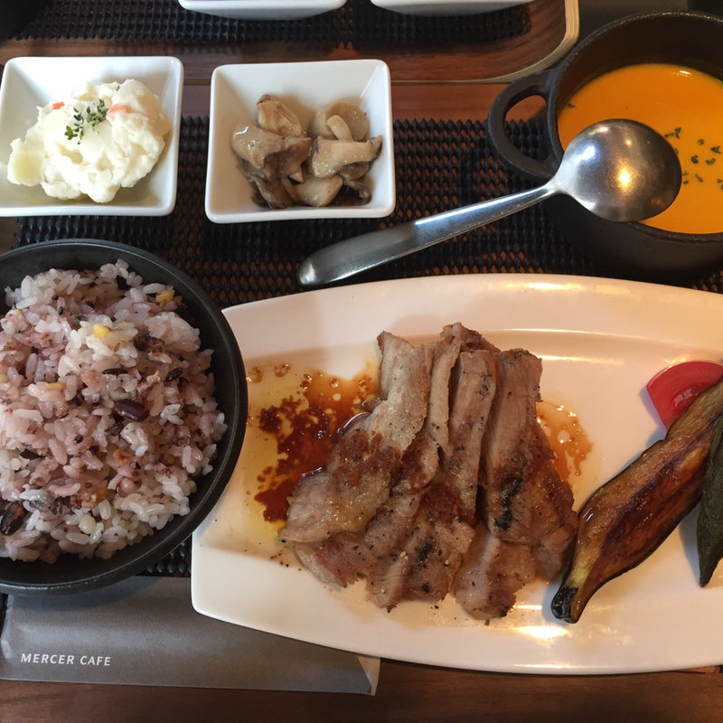 16穀米の洋食プレート(マーサーカフェダンロ)