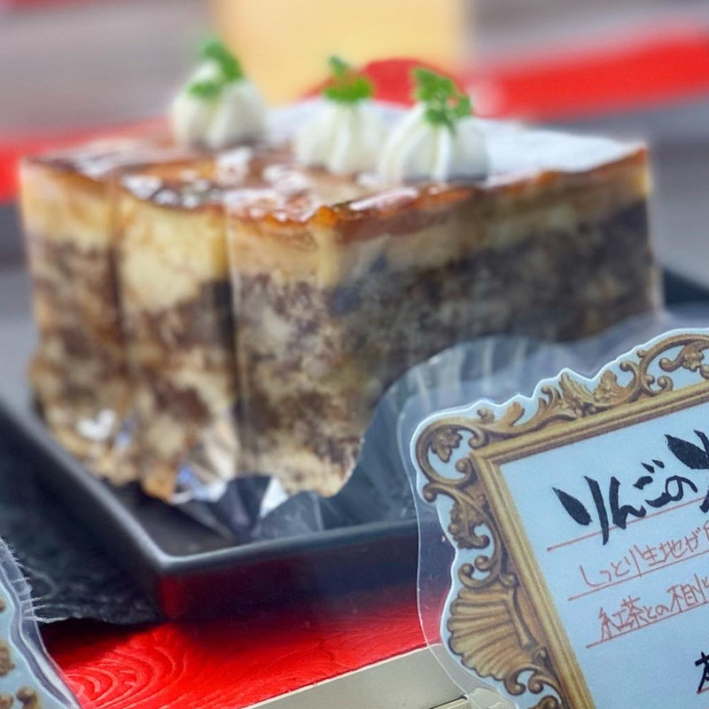 りんごの焼きこみケーキ(パティスリーヌーヴォー（PATISSERIE NOUVEAU）)