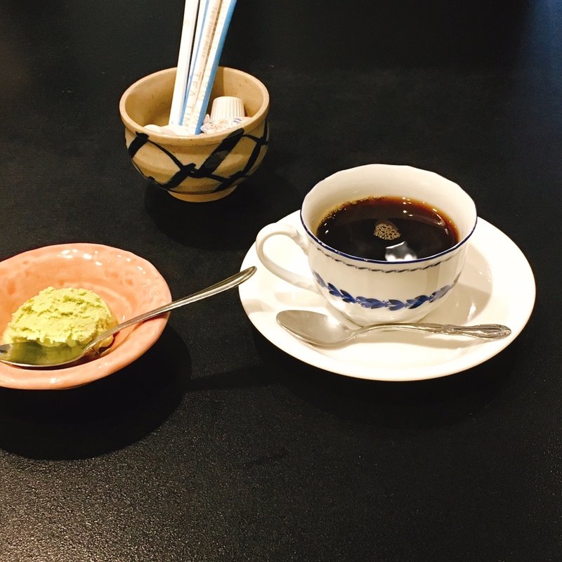 ピスタチオのアイス、ホットコーヒー(葉月)