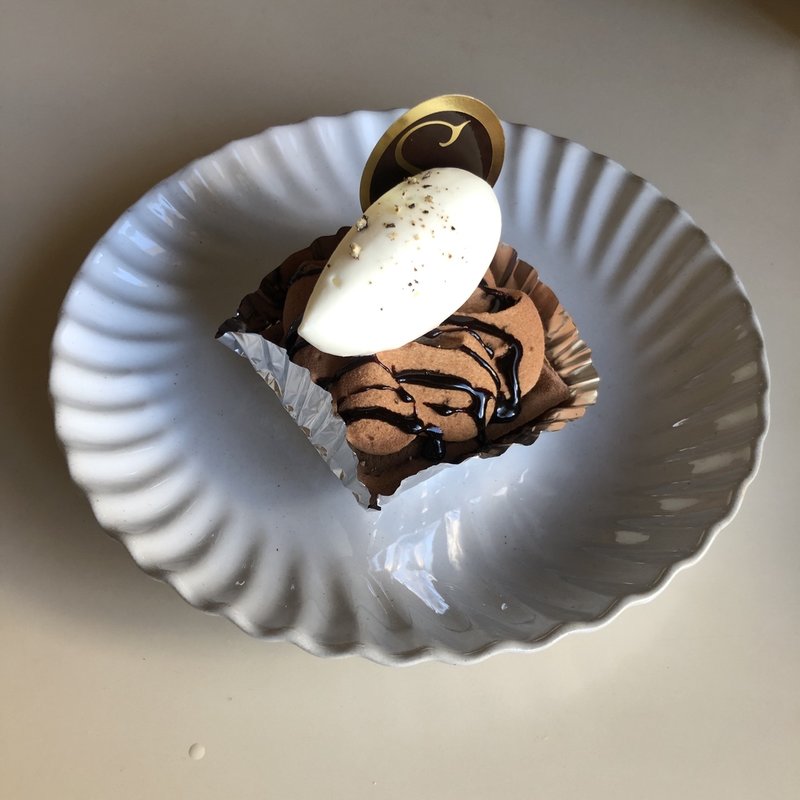 シャタン(イデミ・スギノ （HIDEMI SUGINO）)