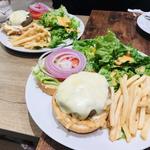 チーズバーガー(ローズガーデンダイナー LINKS UMEDA店)