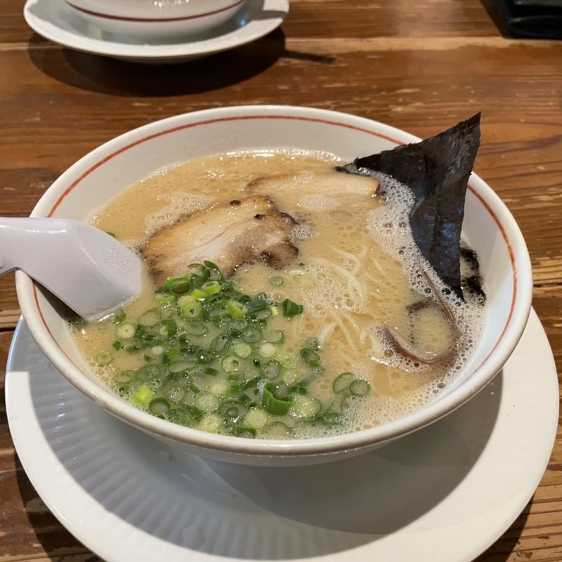 とんこつらーめん(博多らーめん大郷 （ダイゴウ）)