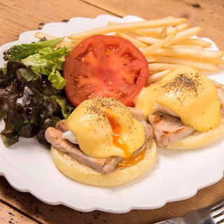 EGGS BENEDICT Traditional(グロリアス チェーン カフェ （glorious chain cafe）)