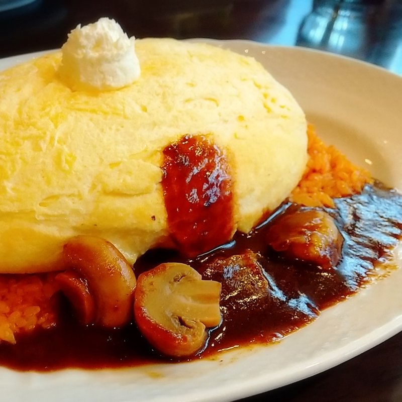 スフレ卵のオムライス(サロン 卵と私 錦糸町テルミナ店)