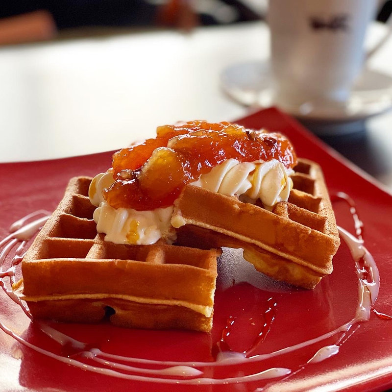 マスカルポーネアップルシナモンワッフル(珈琲舎 珈紋 （コーヒーシャ・カモン）)