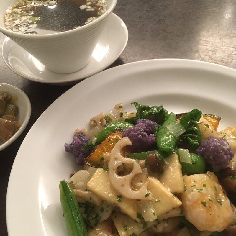 今週のイチオシ　エビと野菜のシソ塩炒め(中国料理 あじさい)