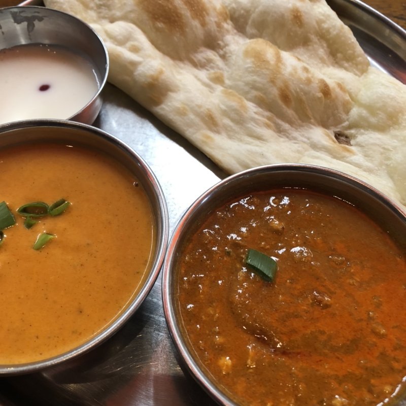 B.2種類カレーセット(マントラカフェ)