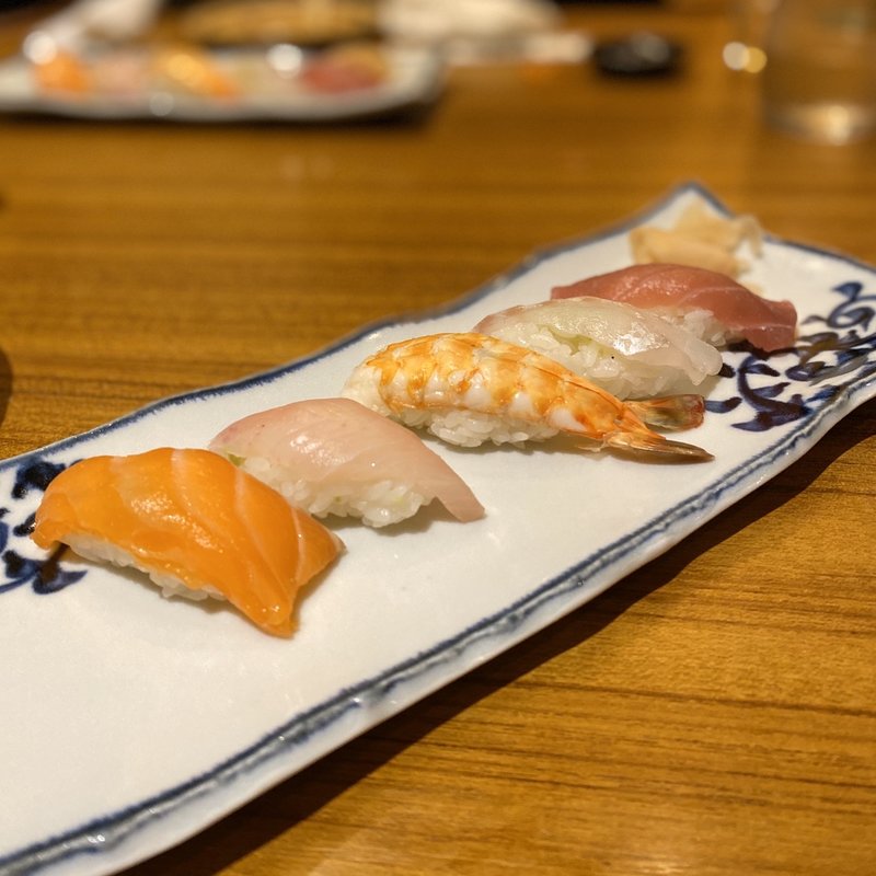 やっさんのおまかせ5貫盛り(握り舎 鮪馳 （にぎりや いち）)