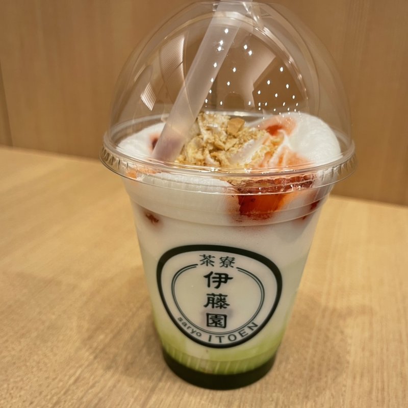 いちごの抹茶ラテ(伊藤園　有明ガーデン)