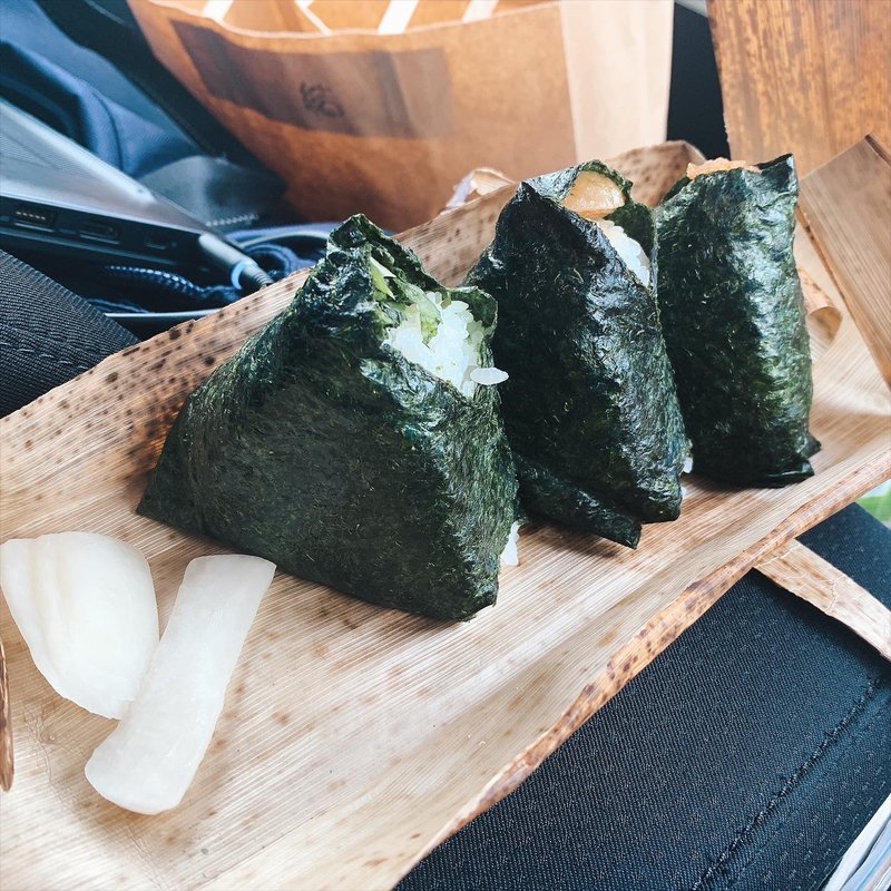 おむすび（豚角煮、青高菜、辛子明太子）(おむすびぎゅっぎゅ)