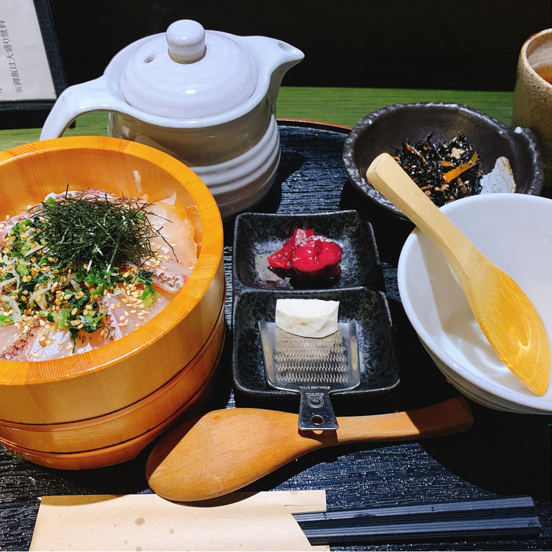 (お茶漬け酒場 金の穂銀の水)