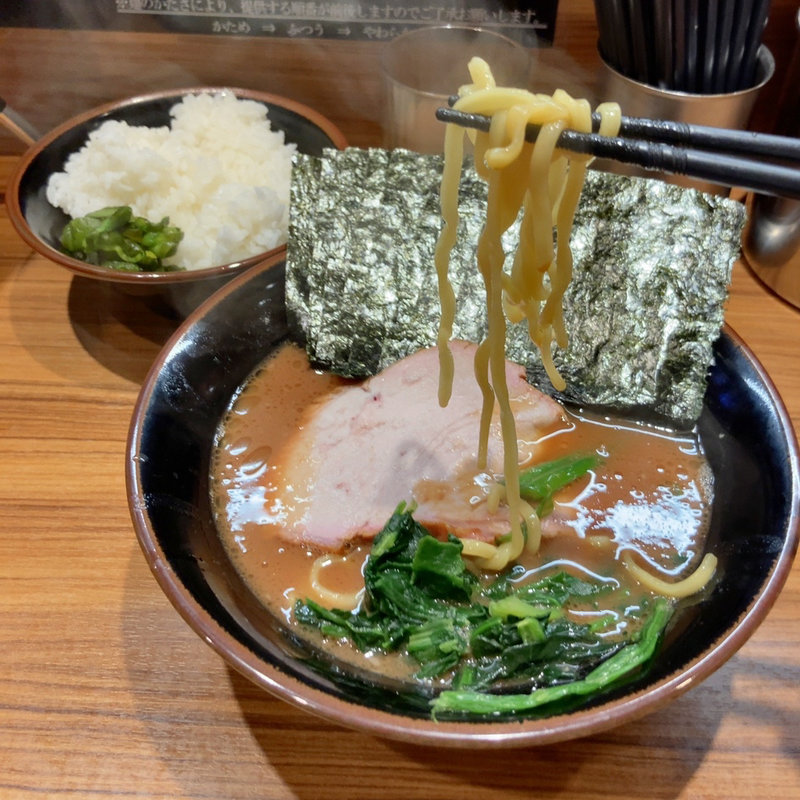 ラーメン+高級海苔+ライス(輝道家 （キドウヤ）)