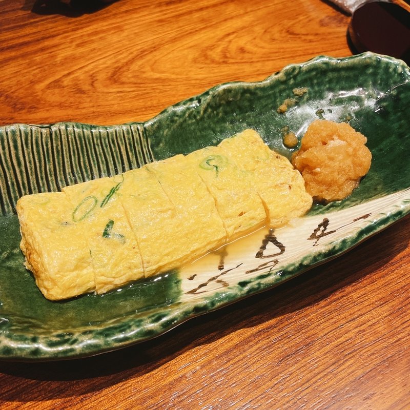 天然出汁たっぷり京都九条葱の出汁巻き玉子(板前ごはん 音音 ラゾーナ川崎店 （オトオト）)