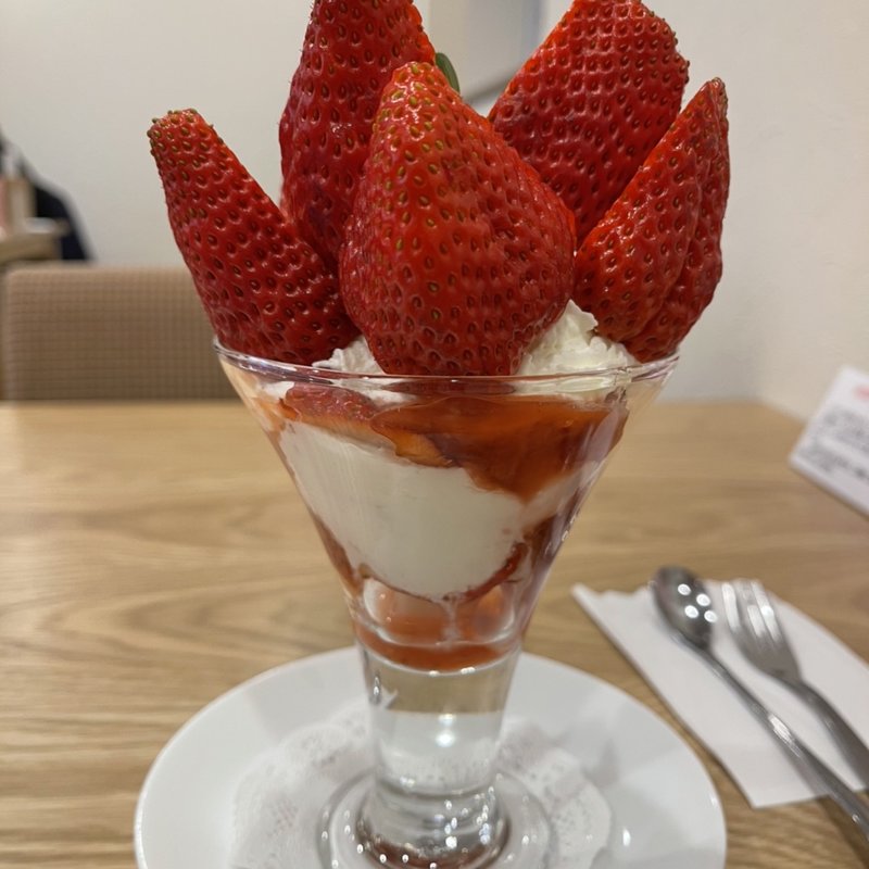 紅ほっぺパフェ(パーラーシシド)