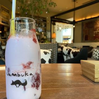 いちごミルク(ジャンブーカ （Jambuka）)