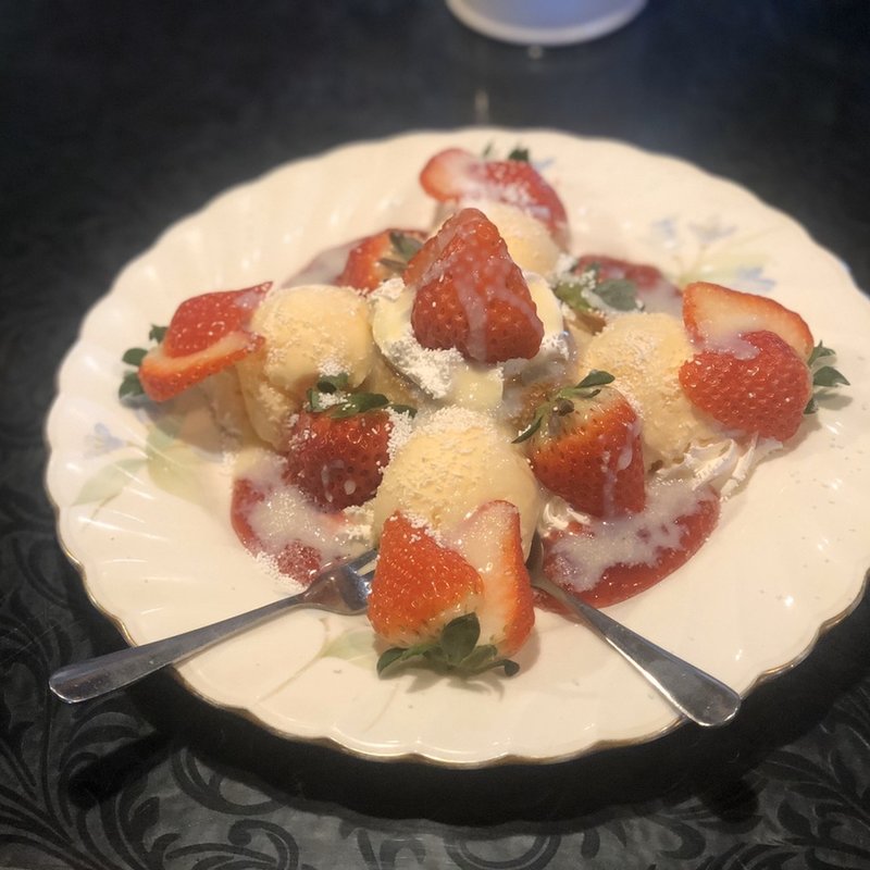 いちごパフェ(ウォーターバレー )