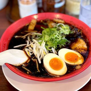 京都漆黒醤油ラーメン味玉入り(京都北白川ラーメン　魁力屋　練馬インター店)