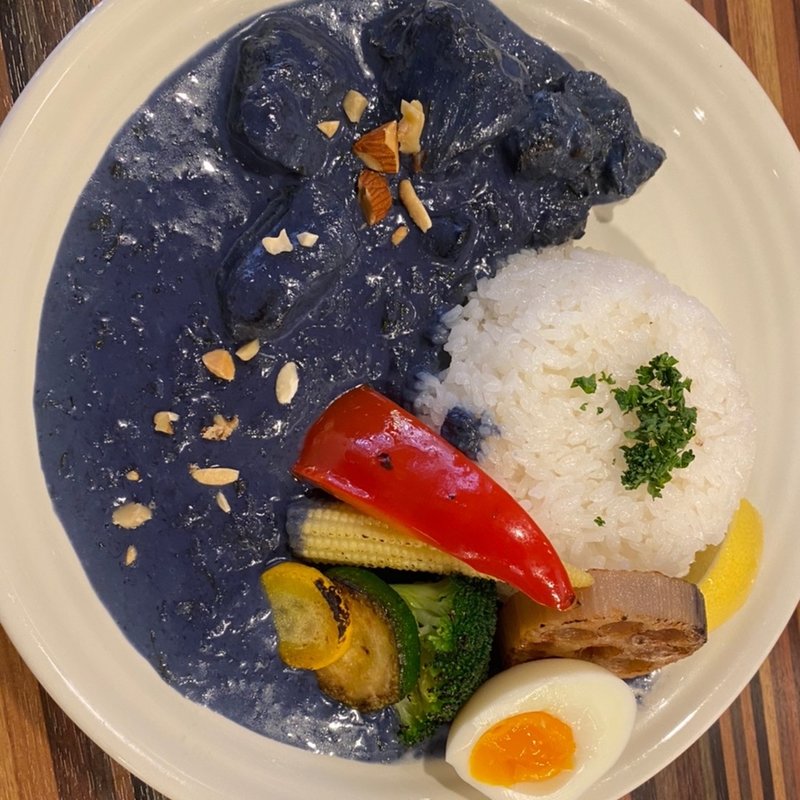 幸せの蒼い米NUKAカレー(さーどぷれいす 和ビストロほたる)