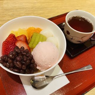 いちごクリームあんみつ(天平庵 エキュート東京店)