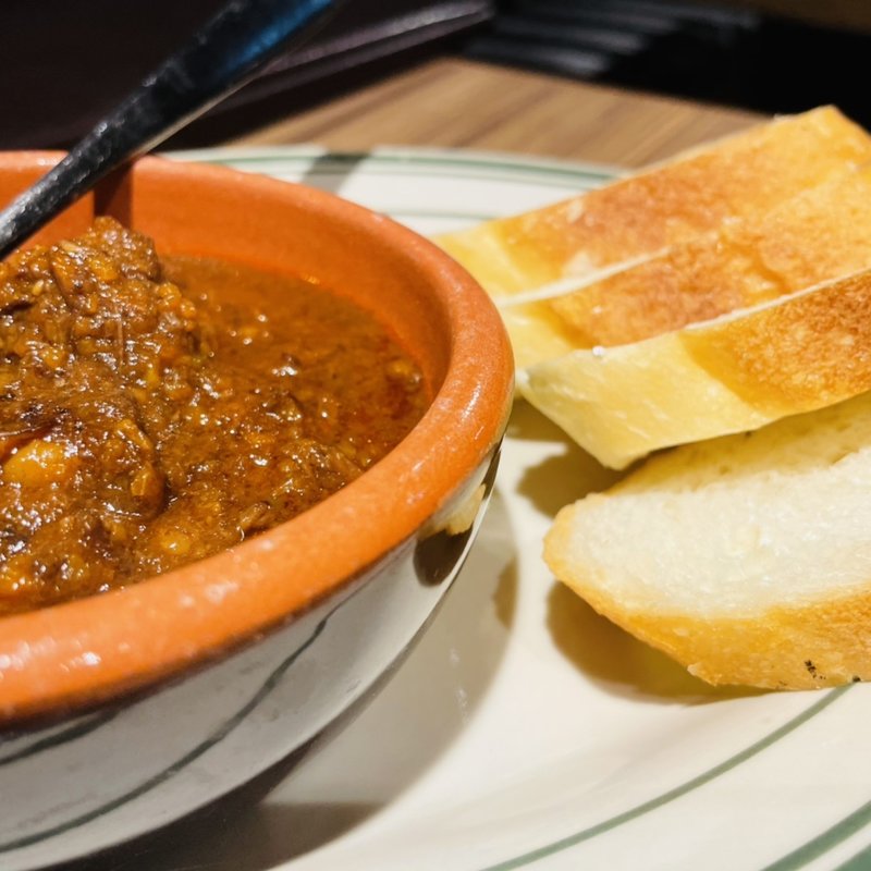 バケットで食べる熟成肉煮込み(炭焼喰人 三宿店)