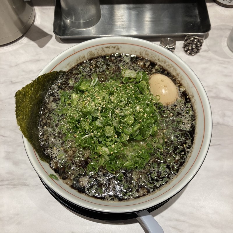 ネギ黒マー油豚骨ラーメン(豚骨北堀江 SAKIMURA)