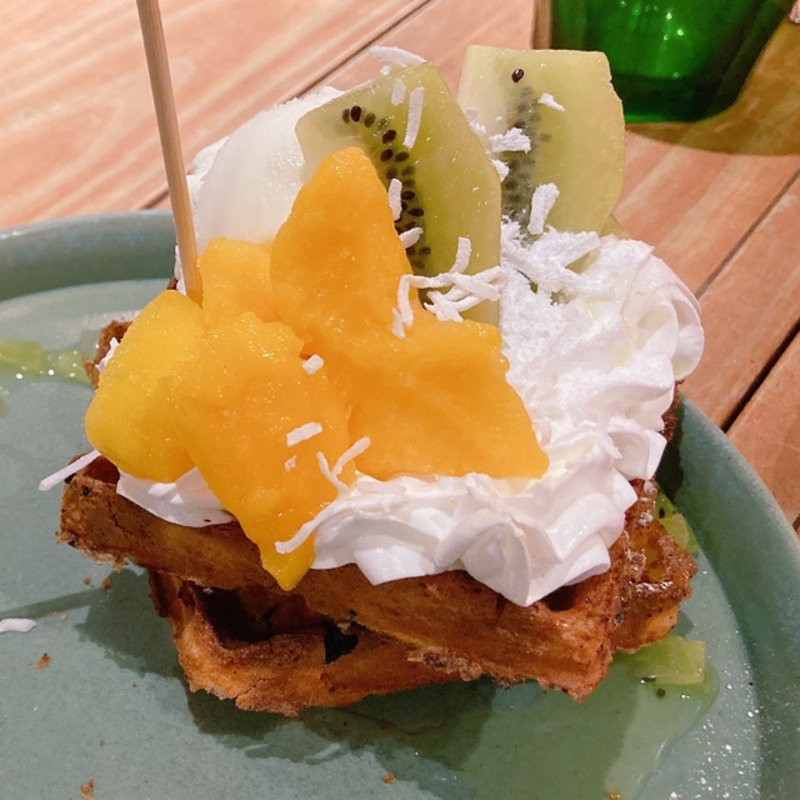 キウイ＆マンゴーワッフル(パエリアン・ピーシーズ)