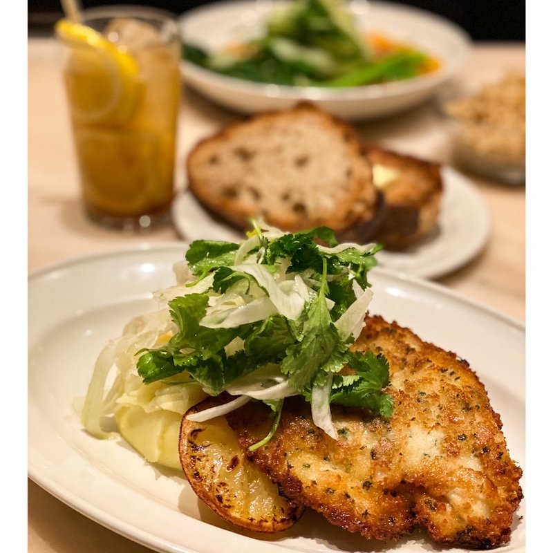 パルメザンチキンシュニッツェル/クリーミーなマッシュポテトとフェンネルサラダ(bills 二子玉川 （ビルズ）)