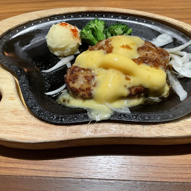 チーズハンバーグフルセット(びっくりドンキー 東郡元店 )