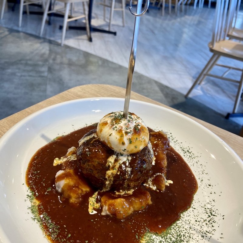 おきなわ和牛とあぐー豚の黄金比ハンバーグ　(ALLY’s沖縄北谷)