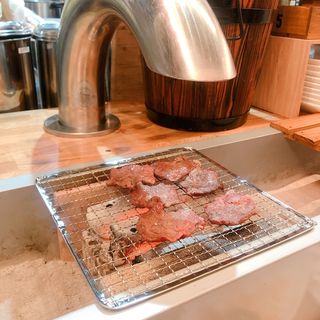 (炭火焼肉バル AGITO HIRAO)
