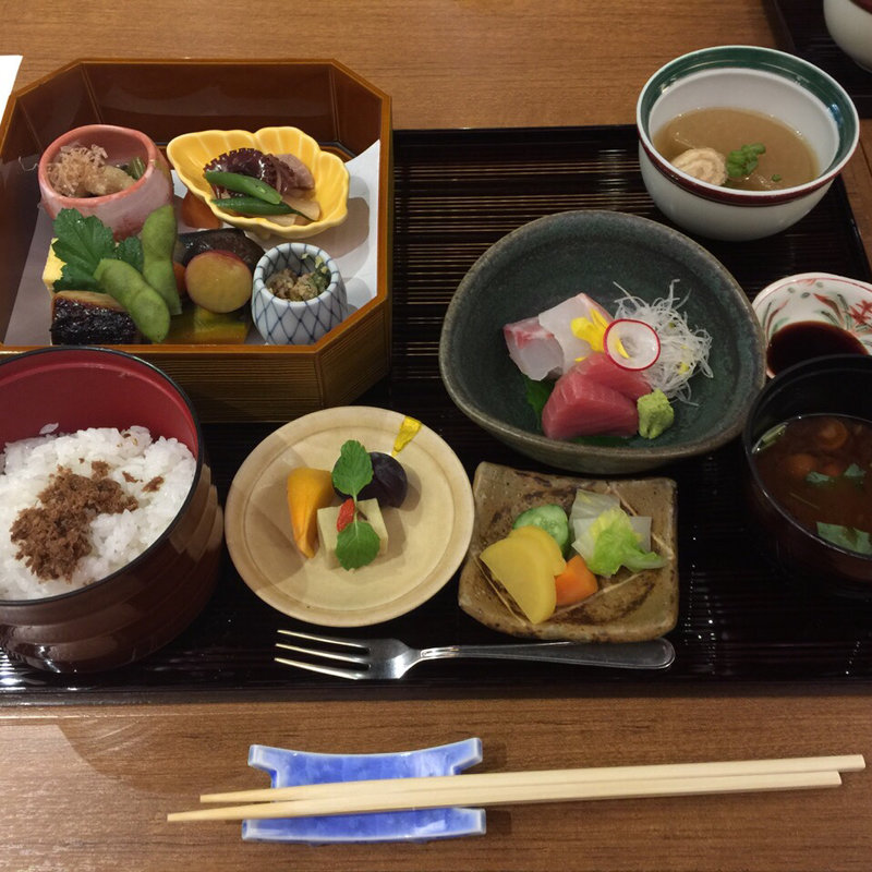 縁高（ふちだか）御膳(櫂)