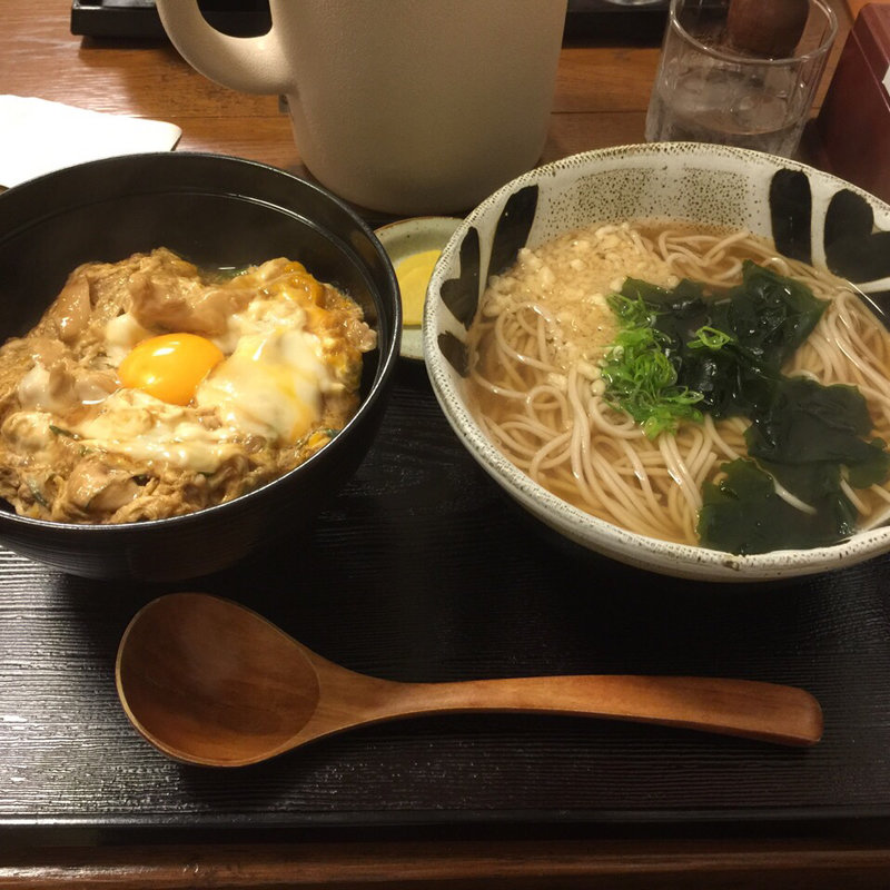 他人丼とぶっかけ蕎麦(そば処花りん)
