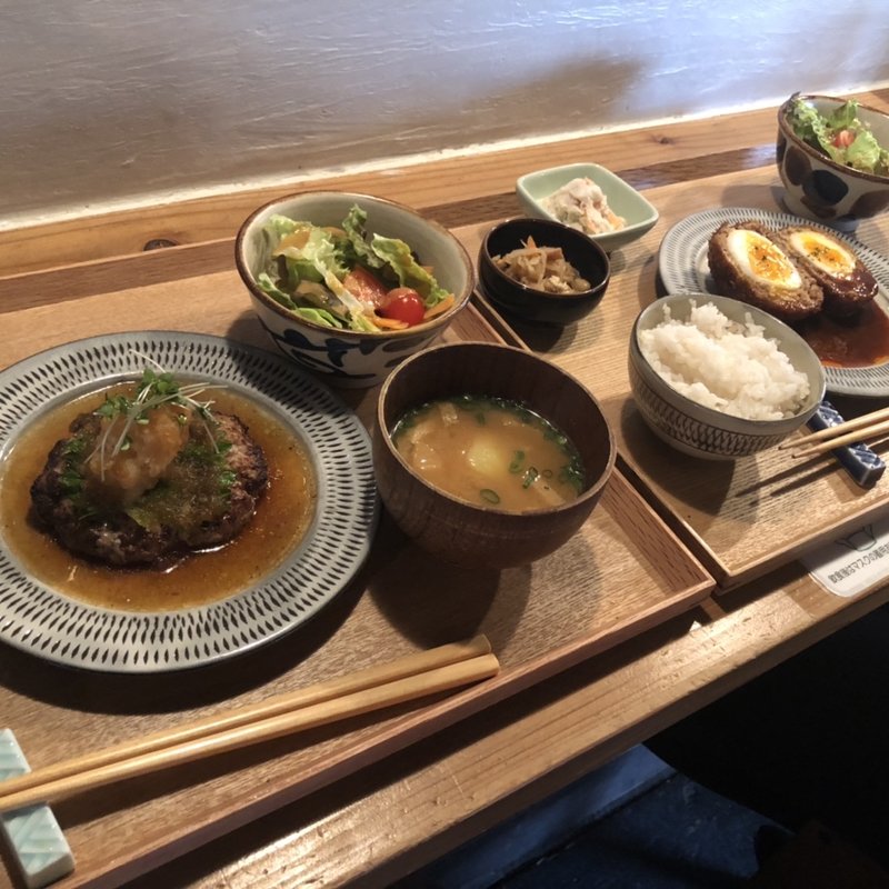 手ごねハンバーグ(和風ソース)(ジョイトリップカフェ)