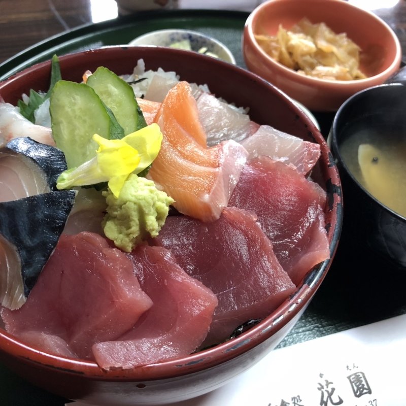 海鮮丼(和食処　花園)