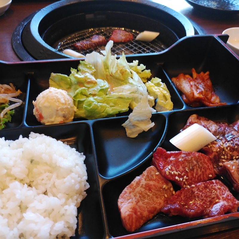 ランチミックスセット(炭火焼肉やまと )