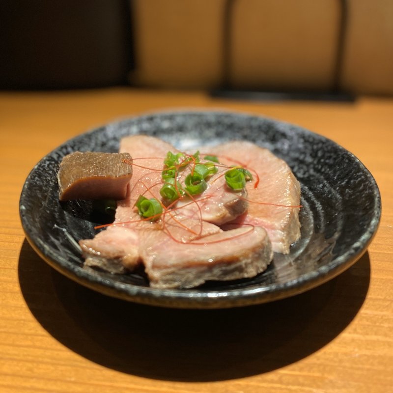 牛タンチャーシュー(神楽 海老で鯛を釣る麺堂)