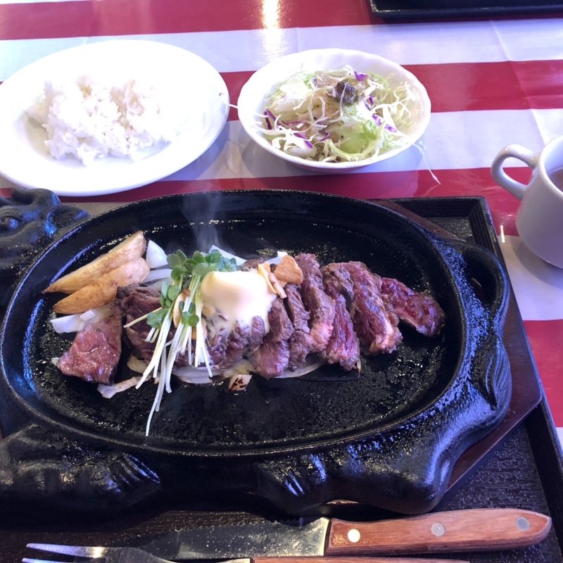 名物ビフテキ+ライス・サラダ・スープセット(ビーフ亭レオン大野城店)