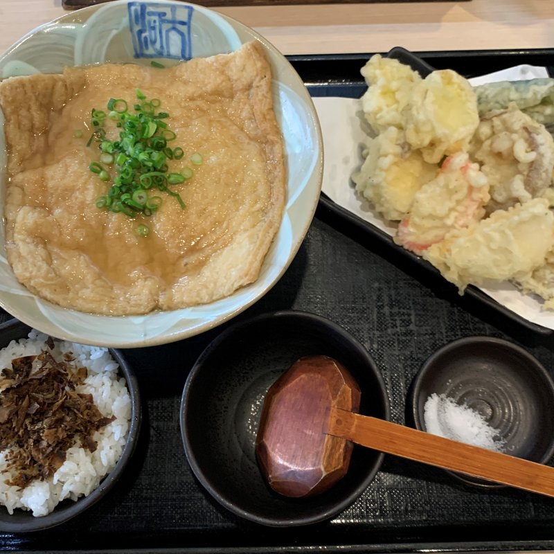 旬のめちゃ旨やさい天盛りきつねうどん(セット)(本格手打ちうどん大河)