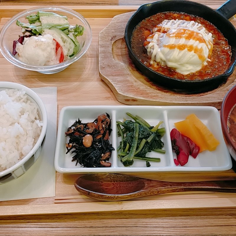 まぐろのれあとろハンバーグ(浪速ろばた頂鯛ルクア大阪店)