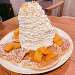 マンゴー、ホイップクリームと マカダミアナッツ(Eggs ’n Things さいたま新都心店)