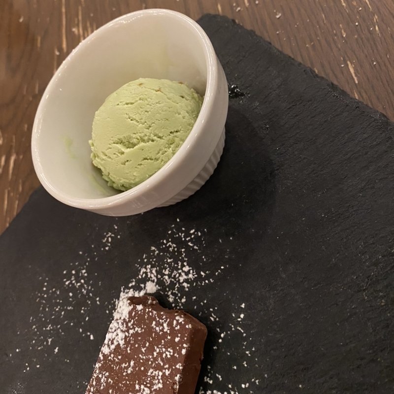 チョコレートのテリーヌとピスタチオのアイス(カフェ ラ・ボエム お台場 （Cafe La Boheme）)