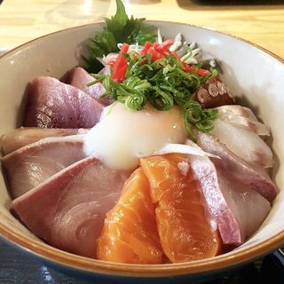 海鮮丼(亀山学)
