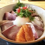 海鮮丼(亀山学)