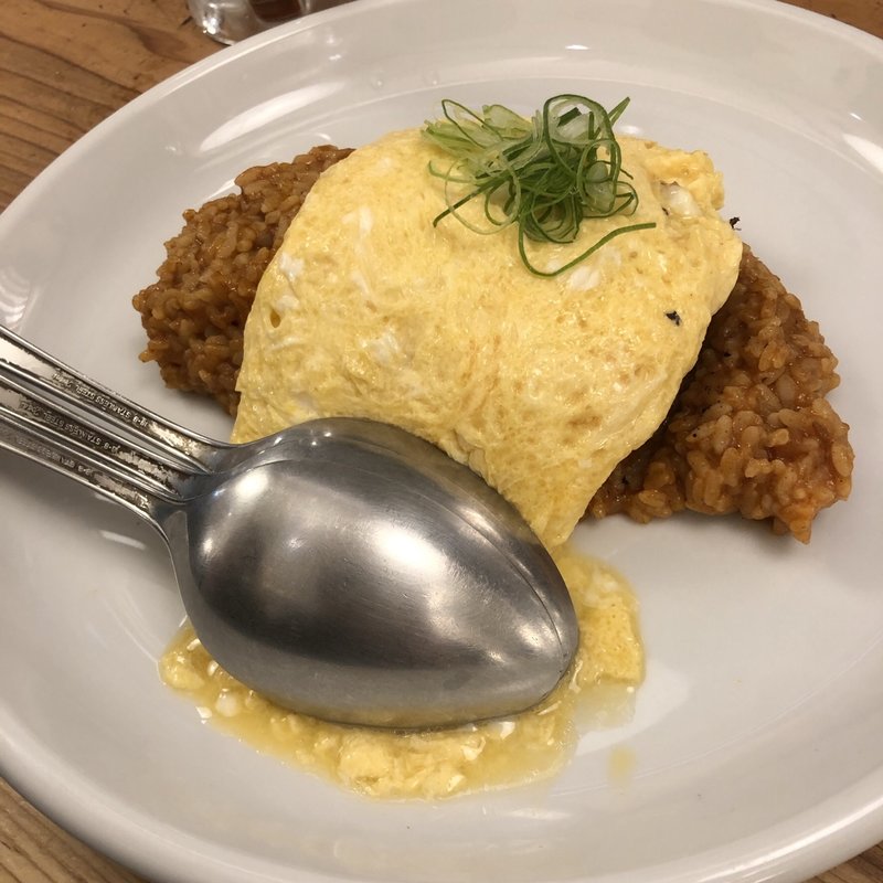 チキンカレーリゾット（オムレツのせ）(酒処わすれな草)