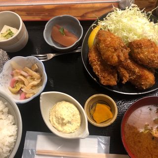 広島県産牡蠣フライ定食（4個）(八丁堀　朋)