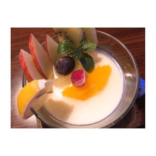 季節のフルーツの杏仁豆腐(シノワバル リノシヨ （シノワバル Rinoshiyo）)